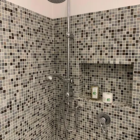 Caruggio 44 * كيافاري